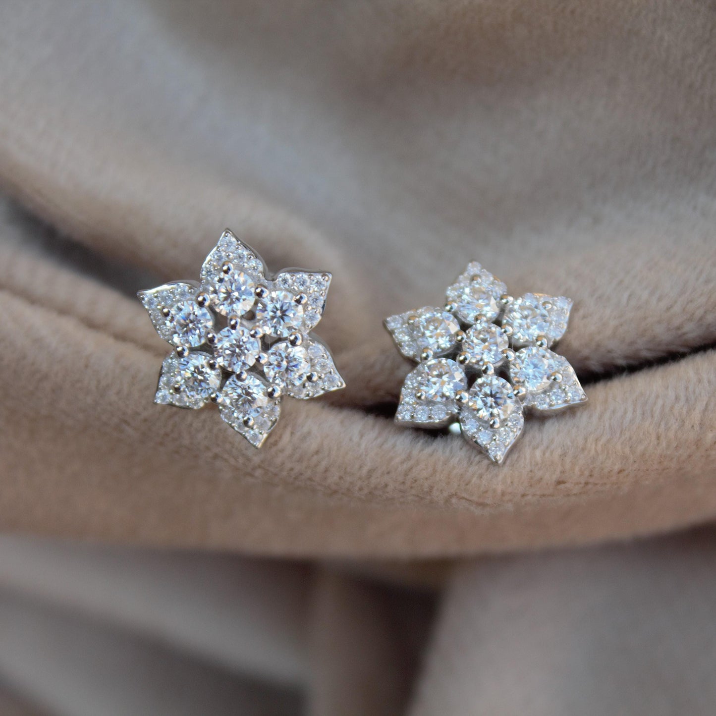 Vintage Style Floral Moissanite Stud Earrings, 925 Sterling Silver Wedding Jewelry for Bride, Push Back Earrings, Lightweight Stud Earrings