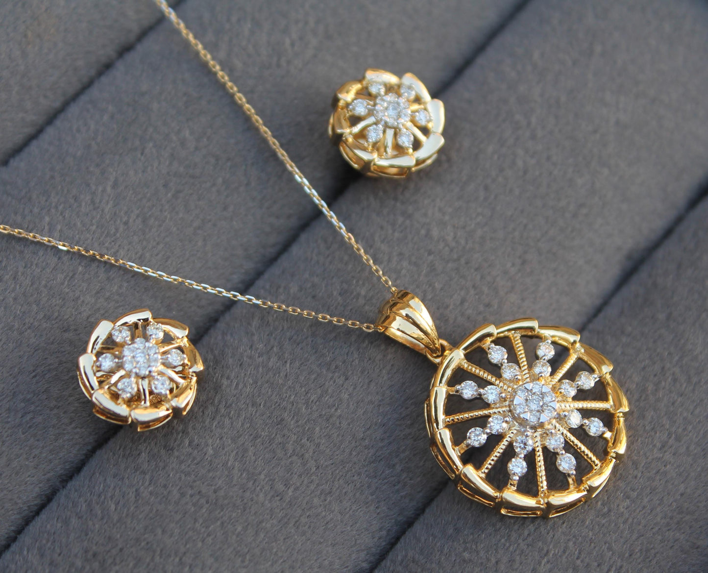 Yellow Gold Round Diamond Pendant Earring, Ready To Ship, 18K Gold Diamond Jewelry, Beautiful Diamond Jewelry Set For Anniversary Gift
