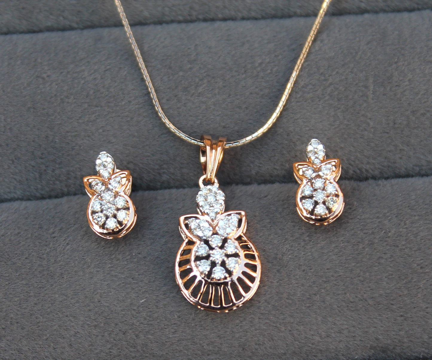 VS-SI Certified Natural Diamonds, 18K Gold Diamond Jewelry Set, Designer Pendant with Chain for Bride, Necklace Earrings Combo Set