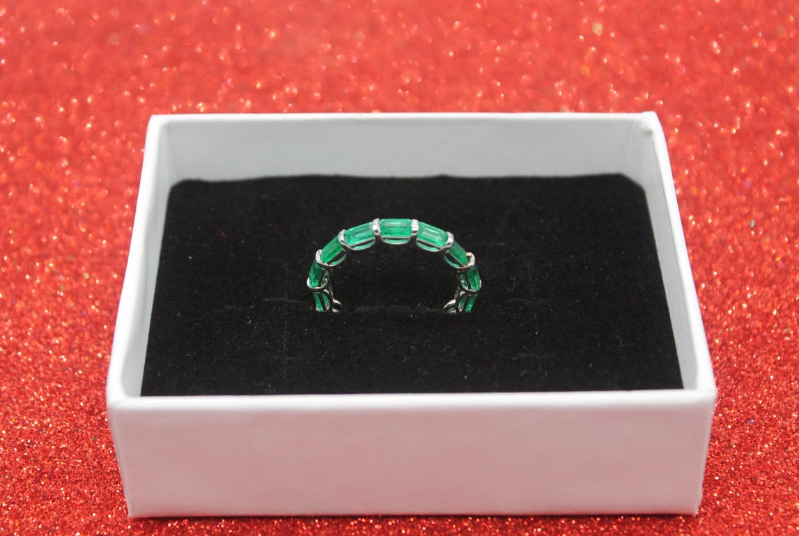 Emerald eternity band - Green natural emerald eternity band set in solid gold
