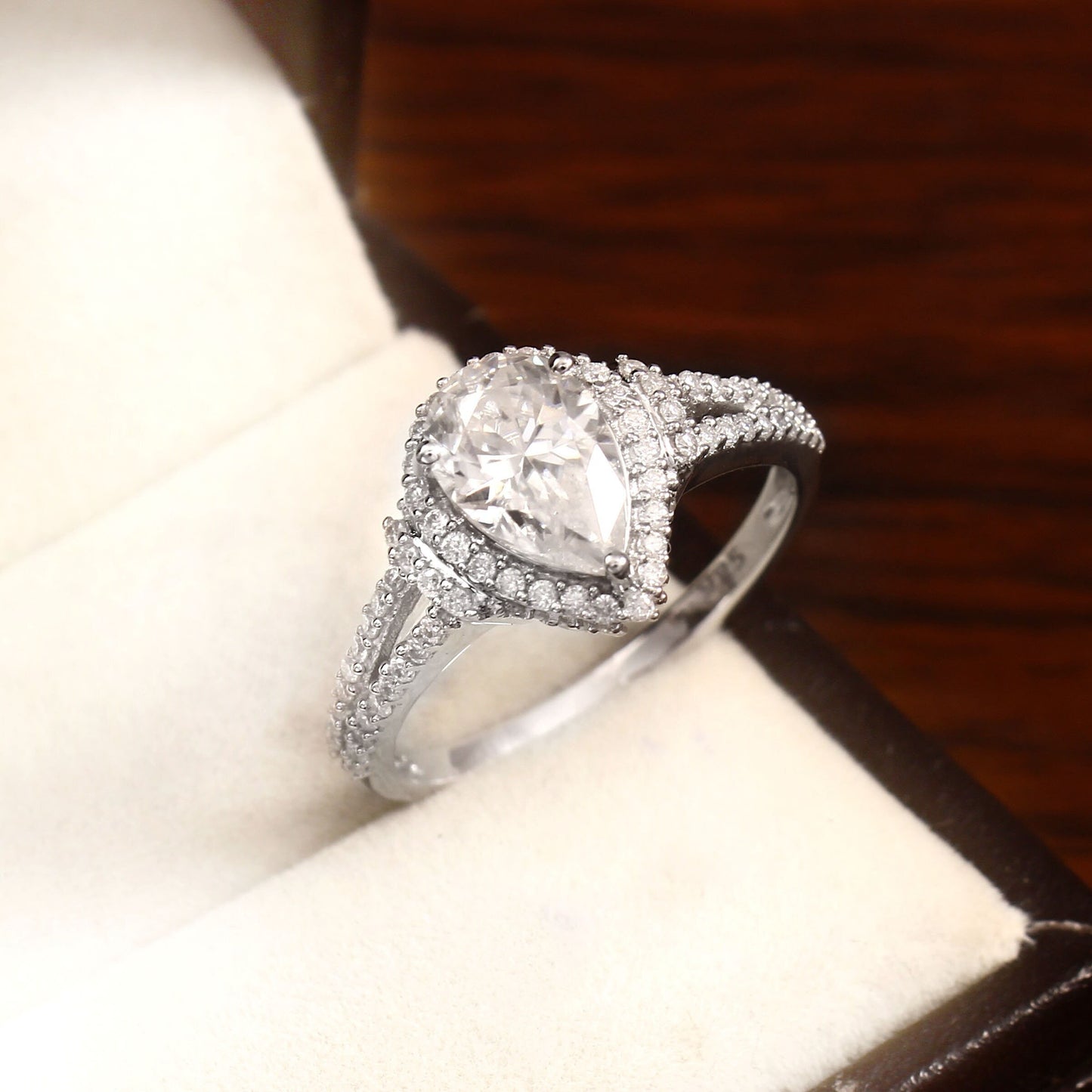 Pear Lab diamond ring with split shank