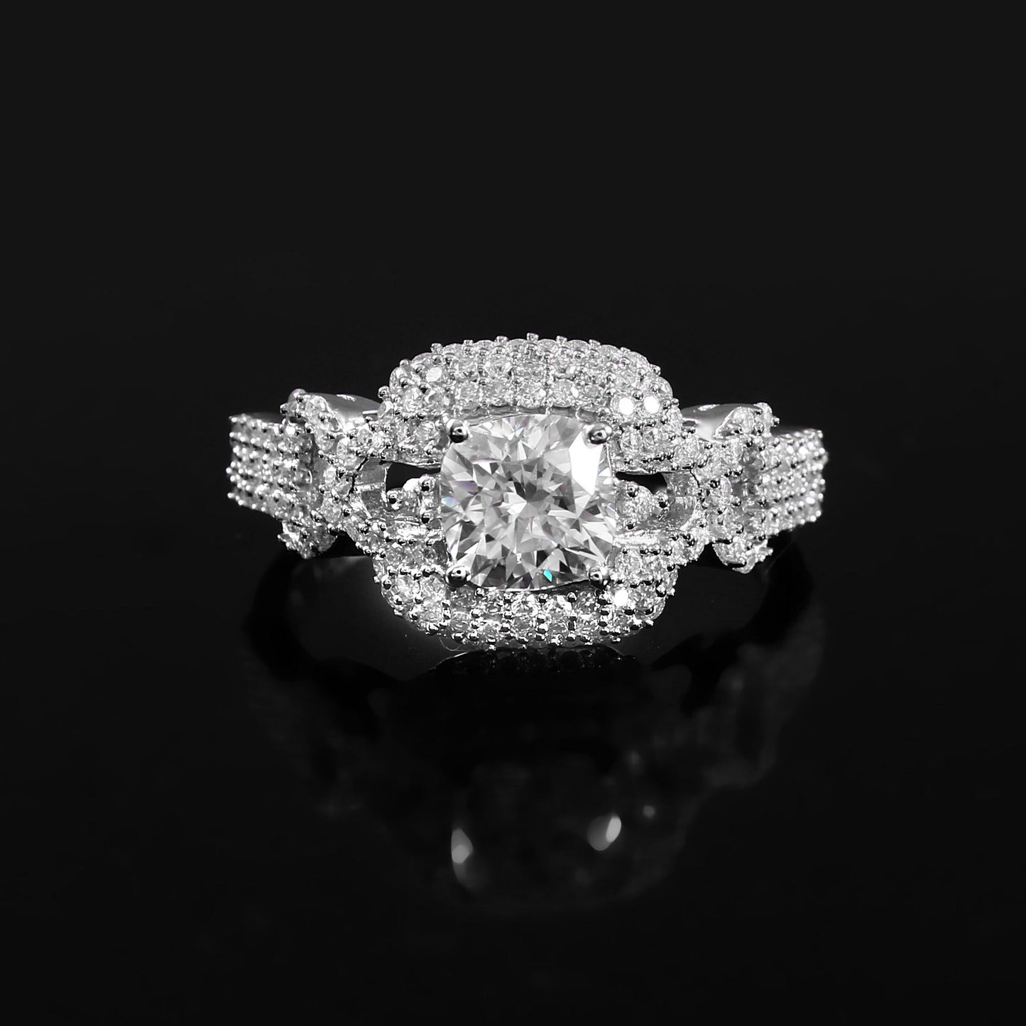 1 carat Cushion Moissanite ring in Gold - Engaagement Ring